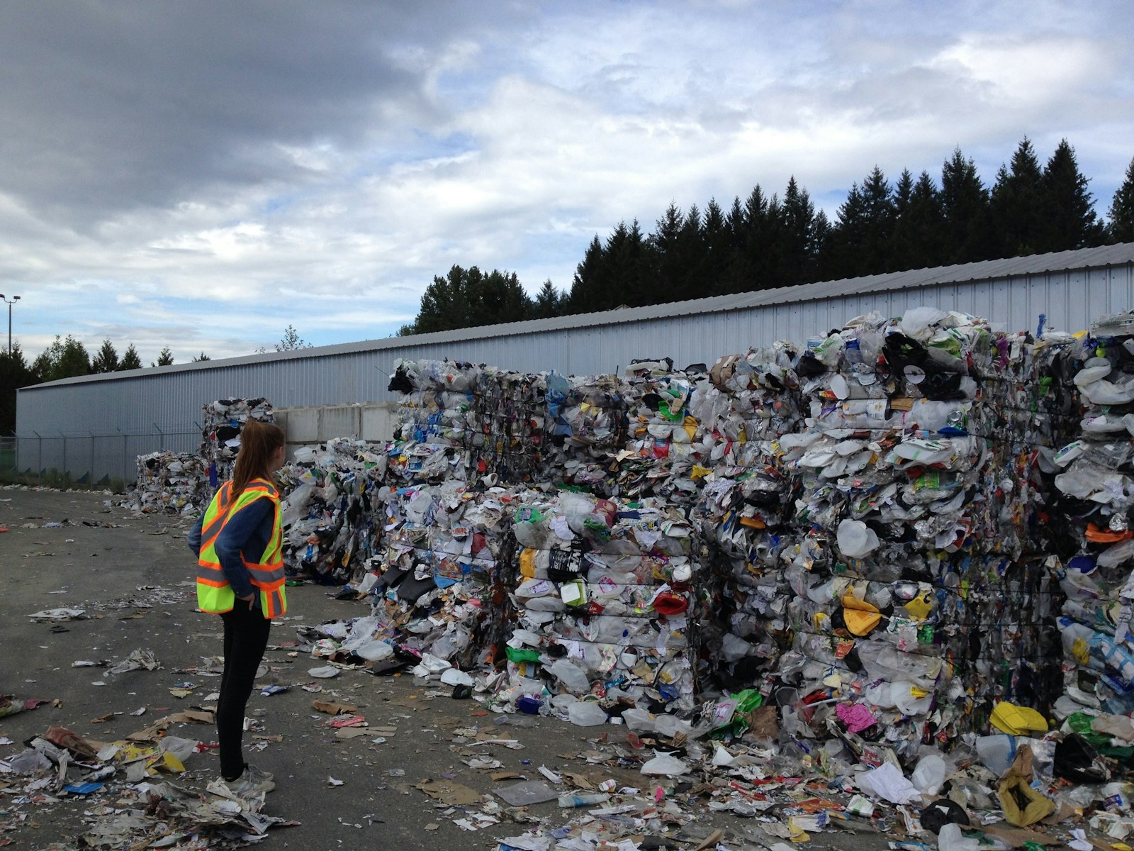Recyclage aerosol : où jeter une bombe spray et comment éviter les erreurs dangereuses
