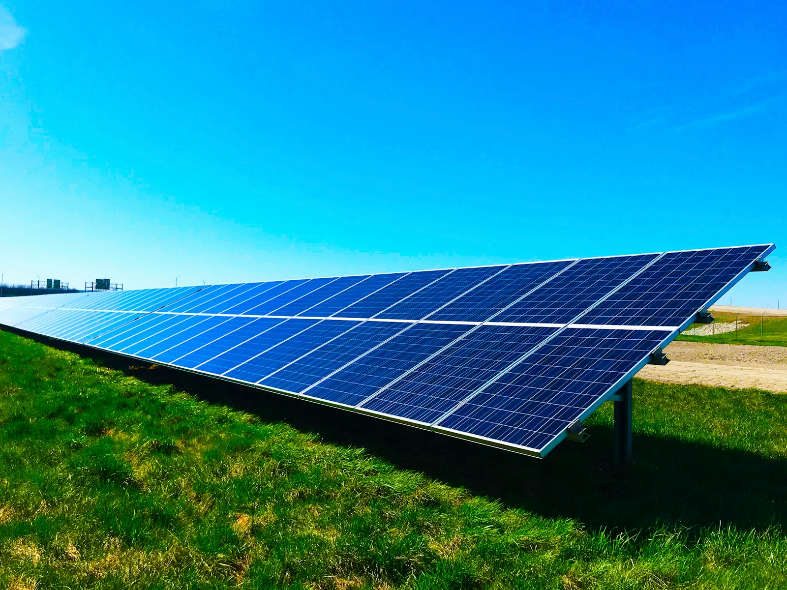 Moratoire photovoltaique : comprendre, anticiper et décider sans se tromper